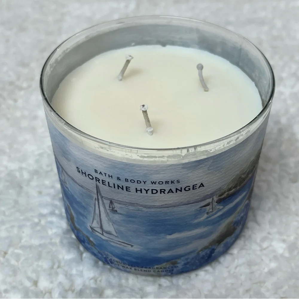 Bath & Body Works Shoreline Hydrangea 3-Wick Soy Wax Candle 3-Wick 14.5 Oz - Picture 8 of 8